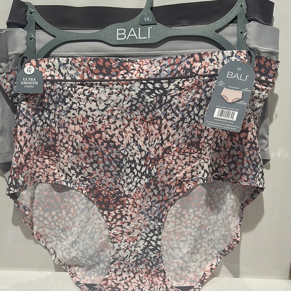 NWT Bali Ultra Smooth Tag less wide waist (3) Piece Panties.